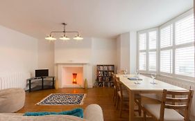 Host & Stay - Victoria Gardens